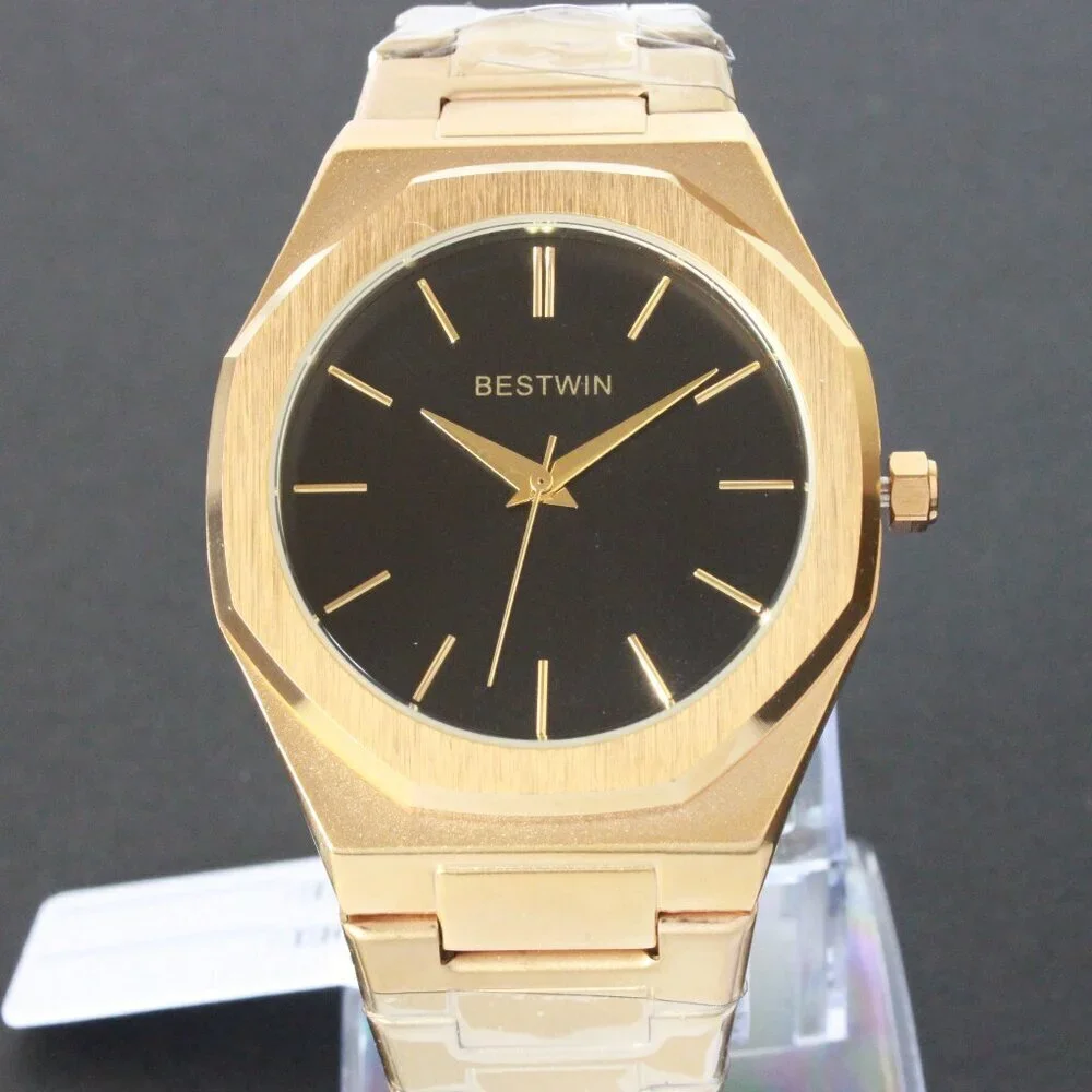 Men's Sports Watch Integrated Bracelet Gold Tone Quartz 41.5mm